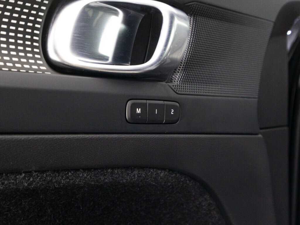 Купить Volvo XC40 с пробегом. Фото: #21