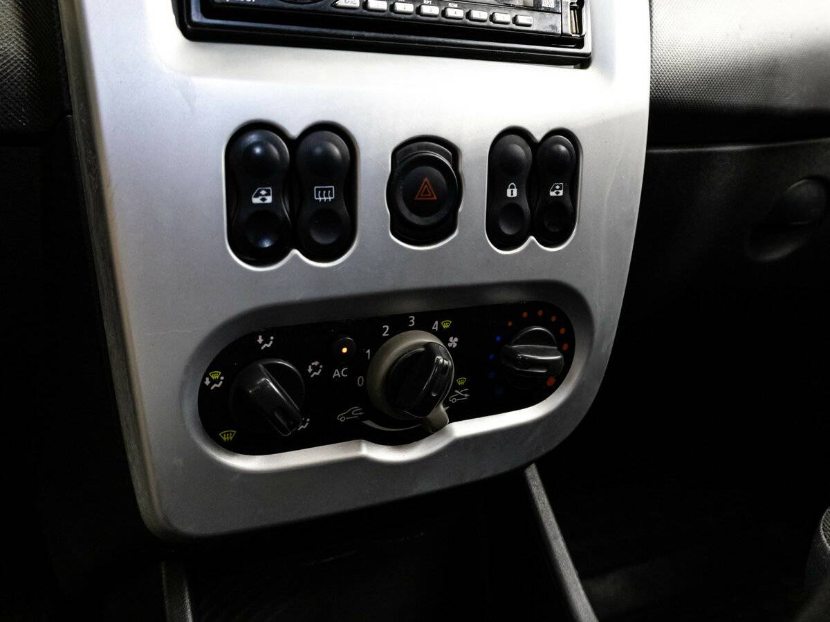 Купить Renault Sandero с пробегом. Фото: #9