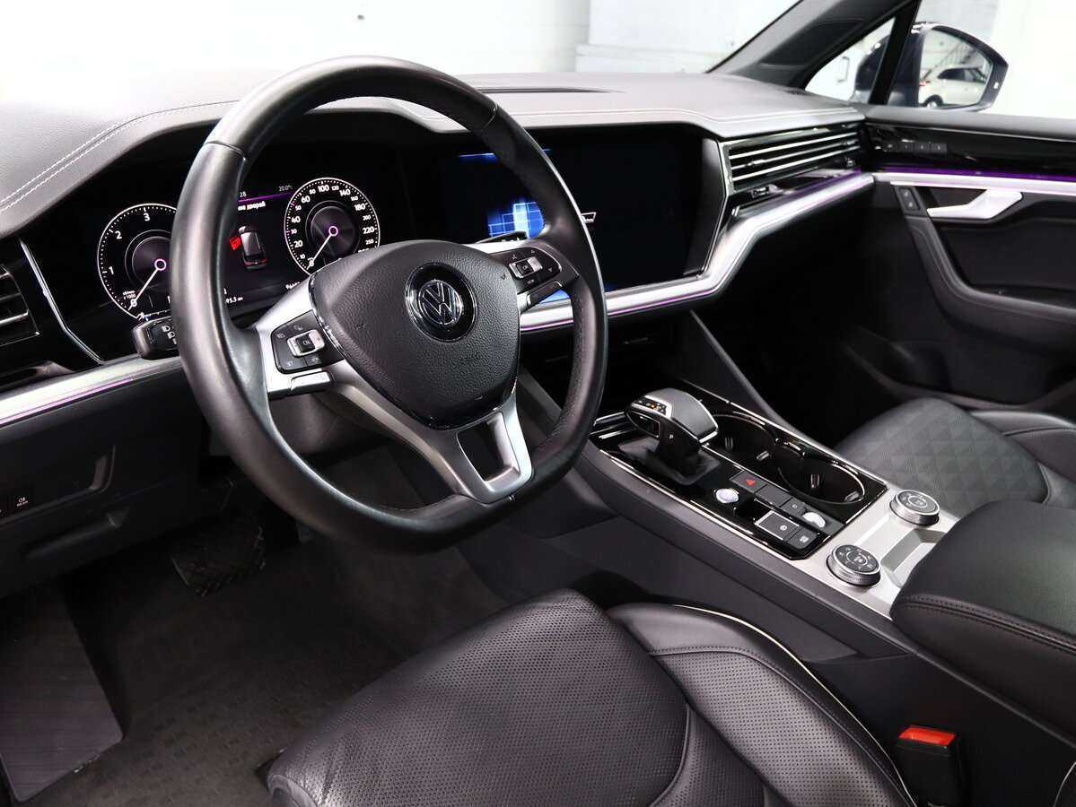 Купить Volkswagen Touareg с пробегом. Фото: #8