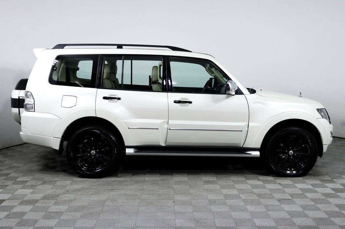 Купить Mitsubishi Pajero с пробегом. Фото: #3