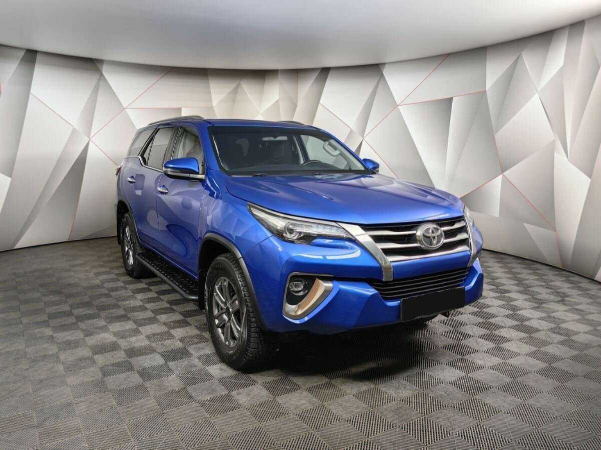 Купить Toyota Fortuner с пробегом. Фото: #2