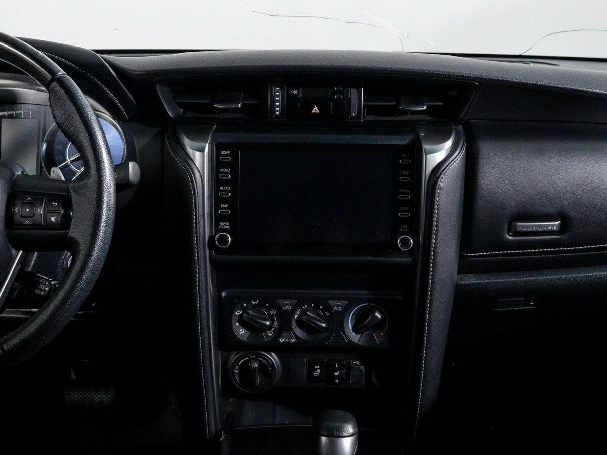 Купить Toyota Fortuner с пробегом. Фото: #7
