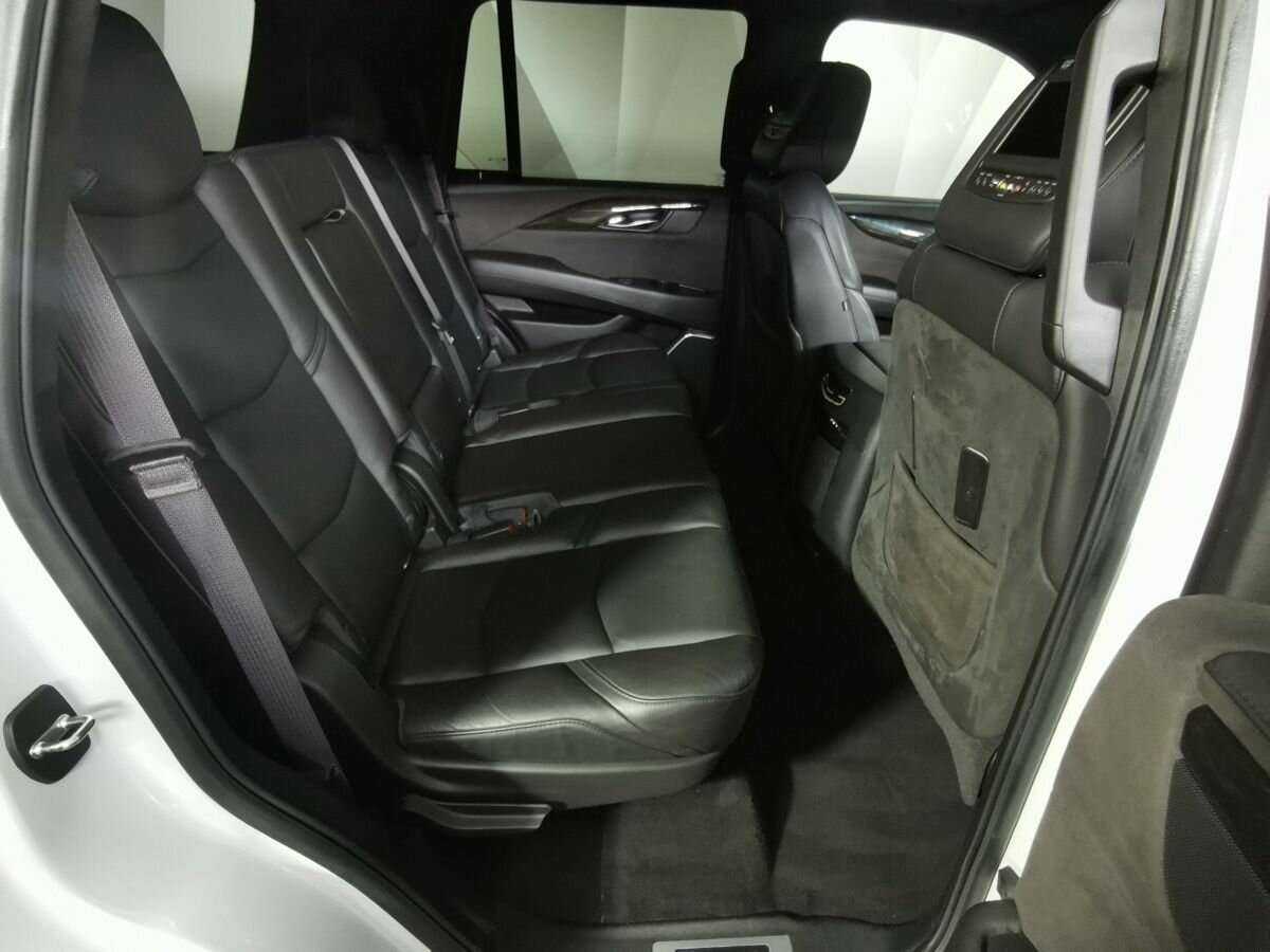 Купить Cadillac Escalade с пробегом. Фото: #9
