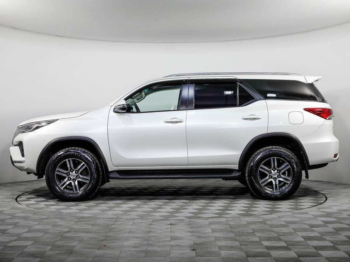 Купить Toyota Fortuner с пробегом. Фото: #6