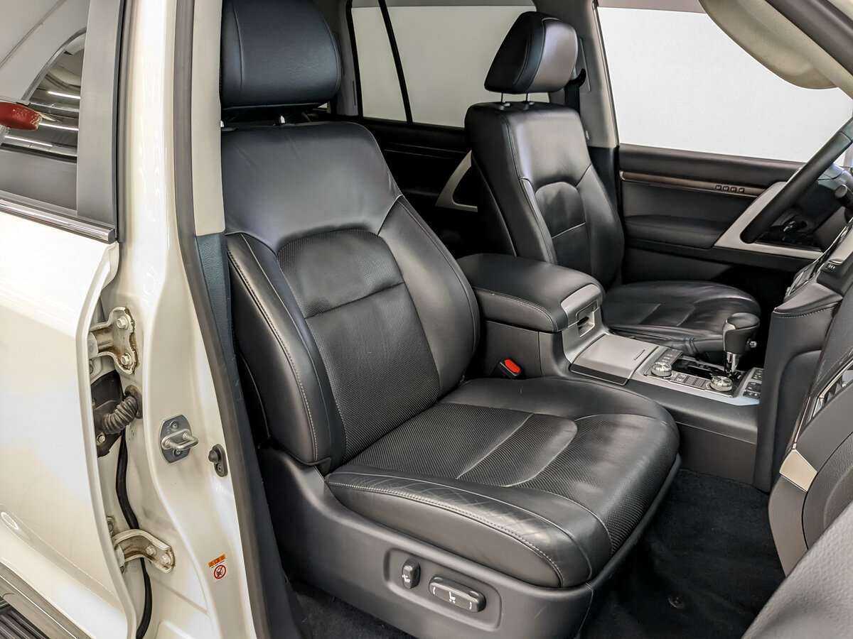 Купить Toyota Land Cruiser с пробегом. Фото: #17