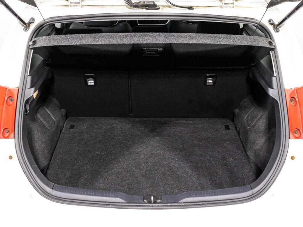 Купить Toyota Auris с пробегом. Фото: #14