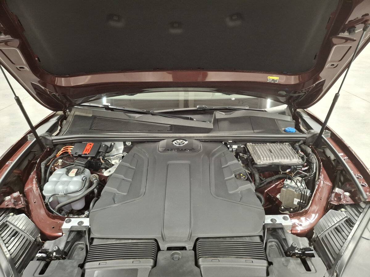 Купить Volkswagen Touareg с пробегом. Фото: #8
