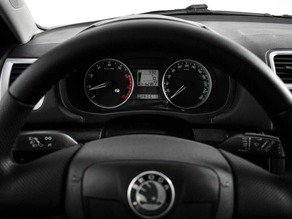Купить Skoda Fabia с пробегом. Фото: #16