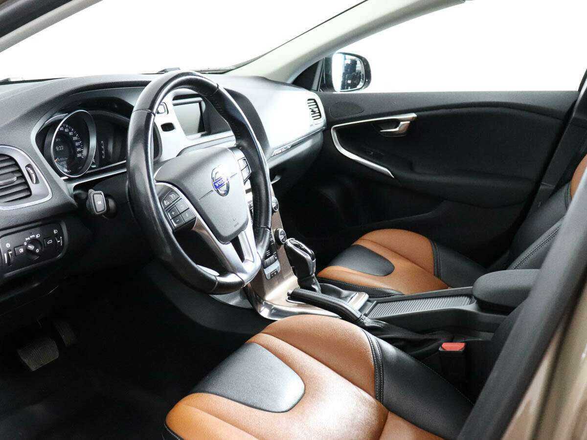 Купить Volvo V40 Cross Country с пробегом. Фото: #7