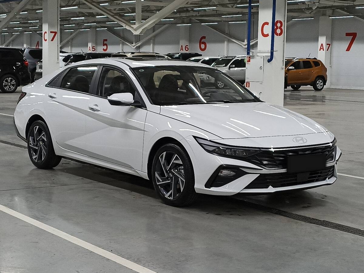Купить Hyundai Elantra с пробегом. Фото: #2