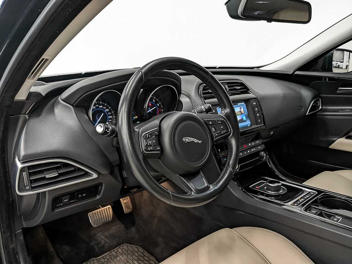 Купить Jaguar XE с пробегом. Фото: #12