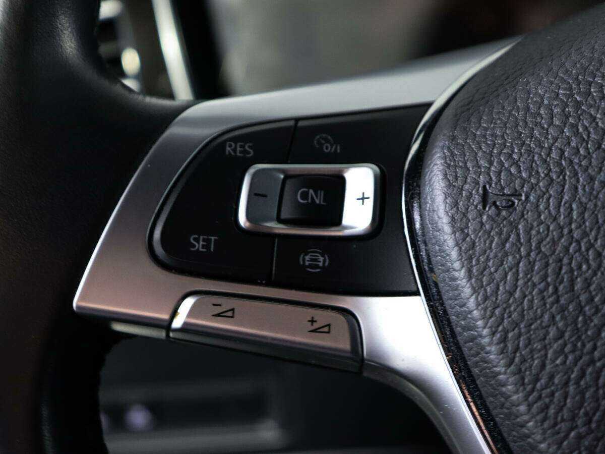 Купить Volkswagen Touareg с пробегом. Фото: #19
