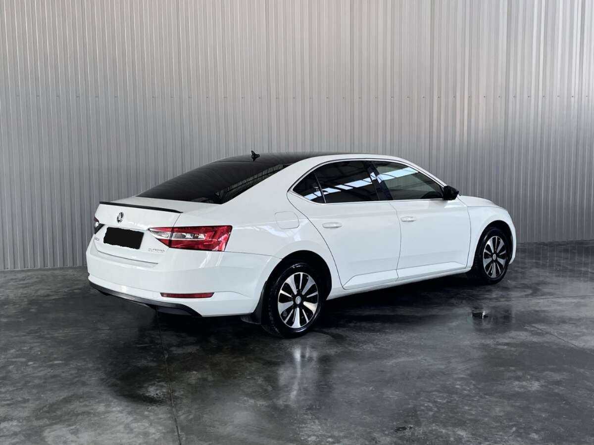 Купить Skoda Superb с пробегом. Фото: #4