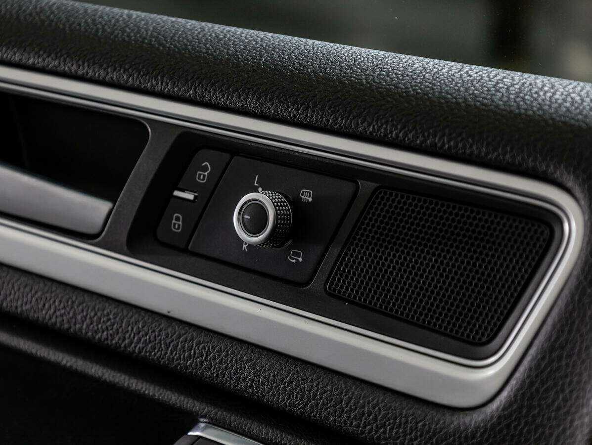 Купить Volkswagen Touareg с пробегом. Фото: #16