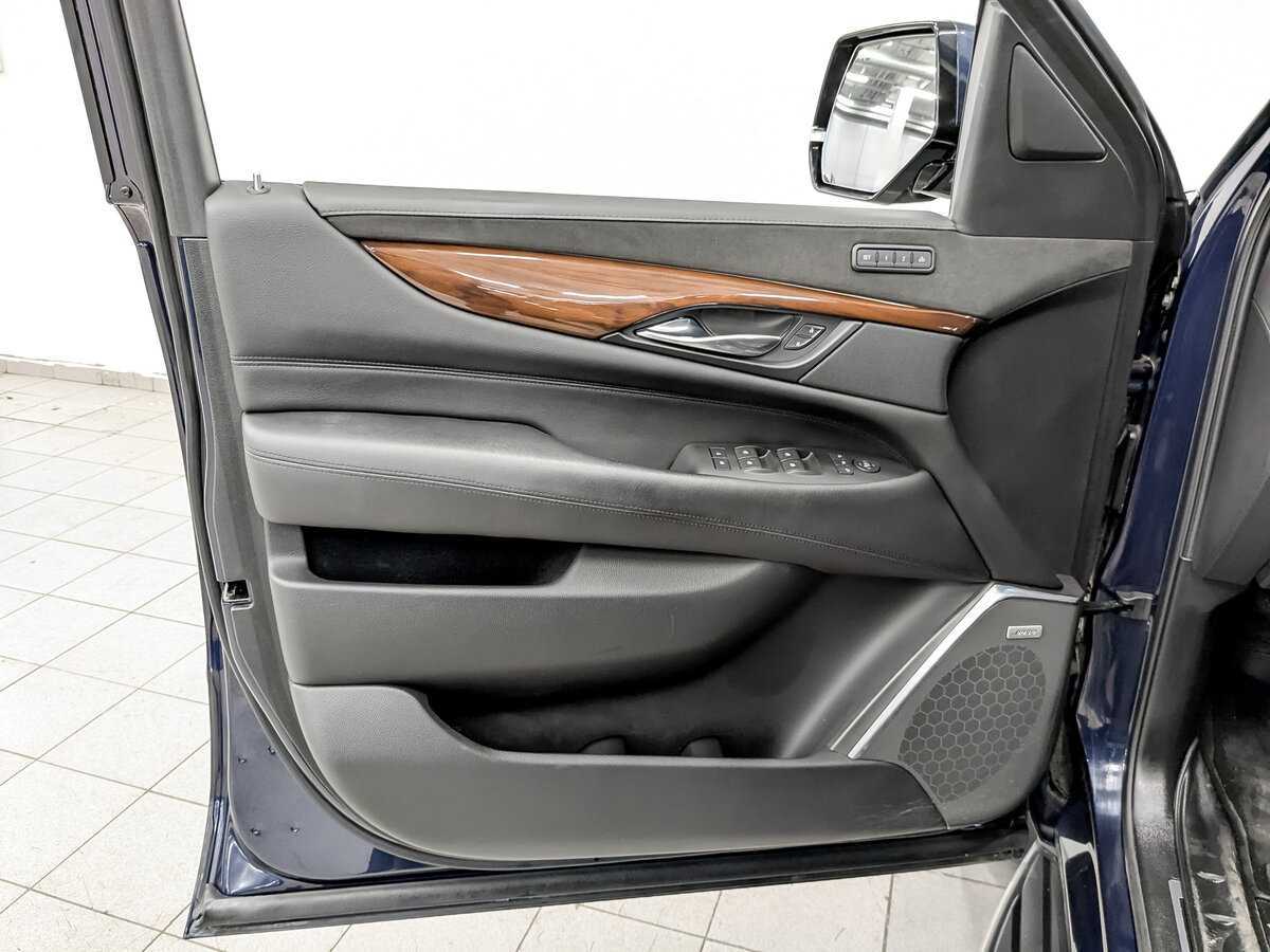 Купить Cadillac Escalade с пробегом. Фото: #15