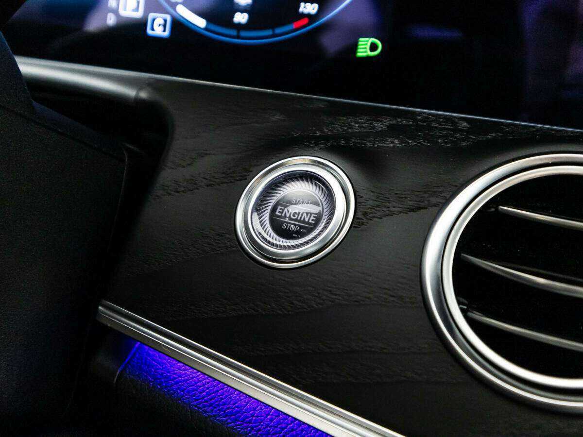 Купить Mercedes-Benz E-Класс с пробегом. Фото: #17