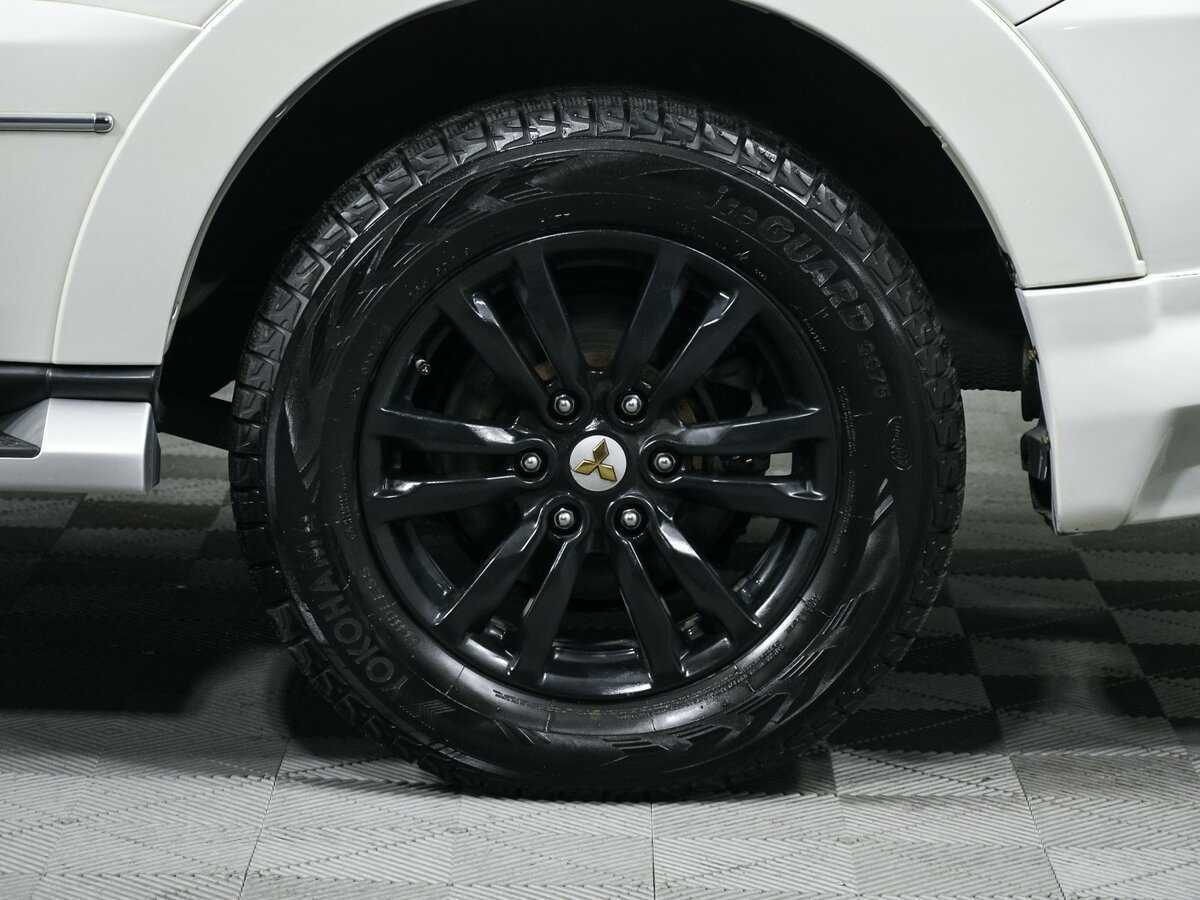 Купить Mitsubishi Pajero с пробегом. Фото: #13