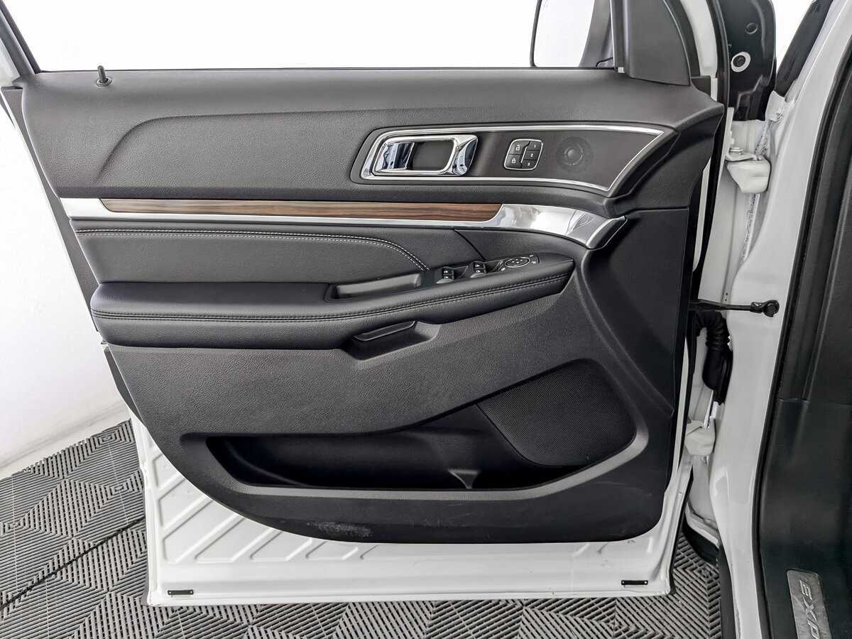 Купить Ford Explorer с пробегом. Фото: #14