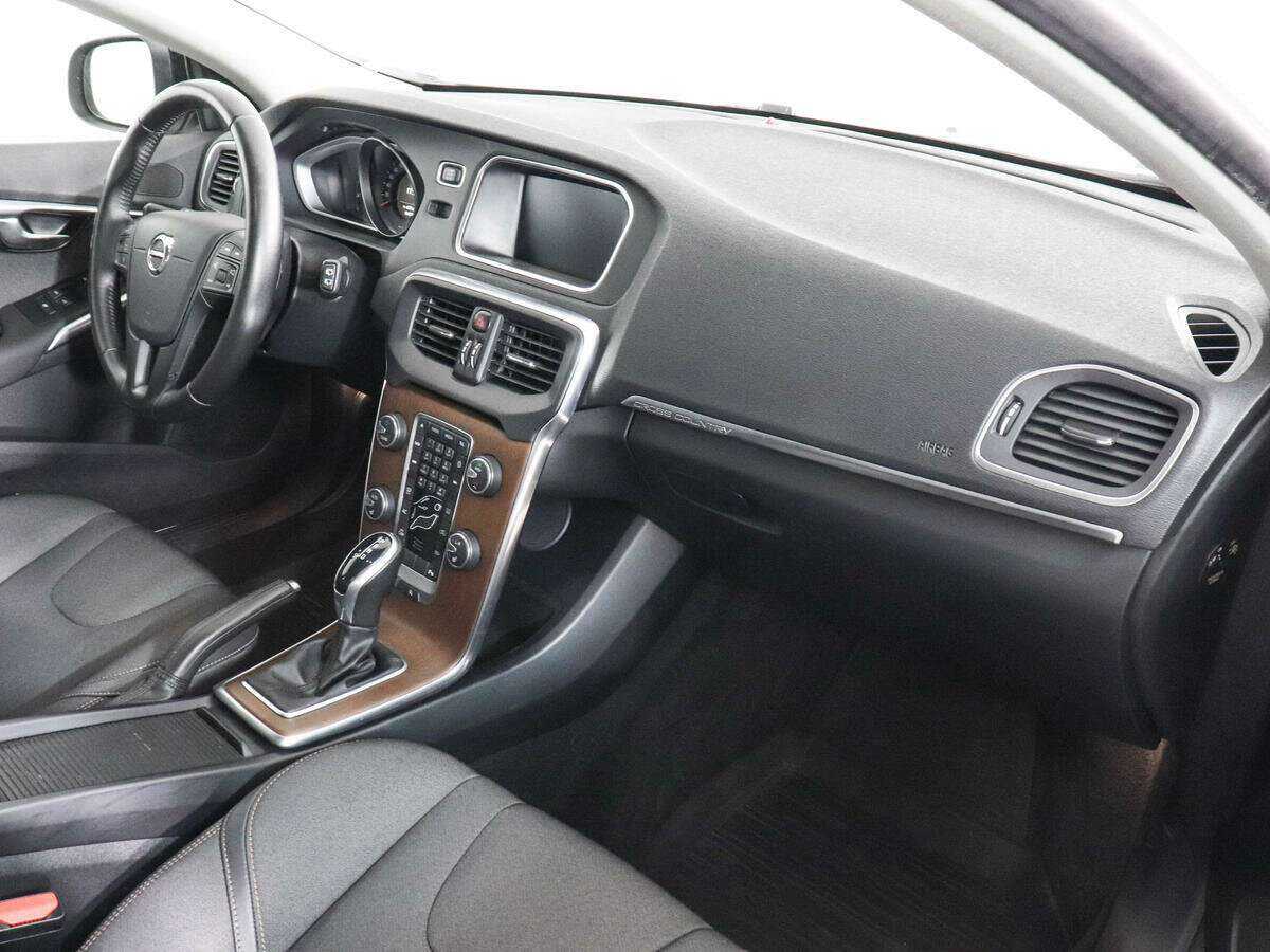 Купить Volvo V40 Cross Country с пробегом. Фото: #9