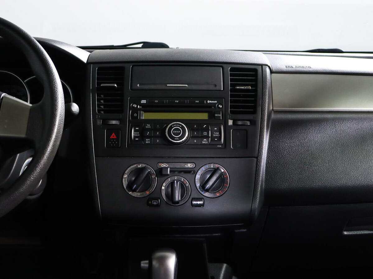 Купить Nissan Tiida с пробегом. Фото: #10