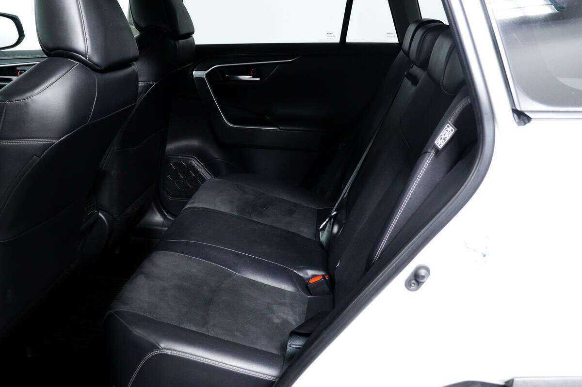 Купить Toyota RAV4 с пробегом. Фото: #11