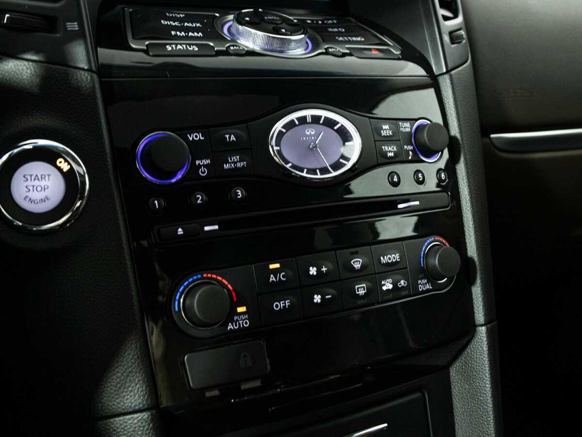 Купить Infiniti QX70 с пробегом. Фото: #21