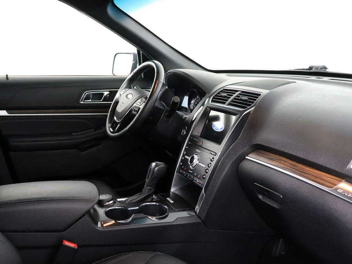 Купить Ford Explorer с пробегом. Фото: #6
