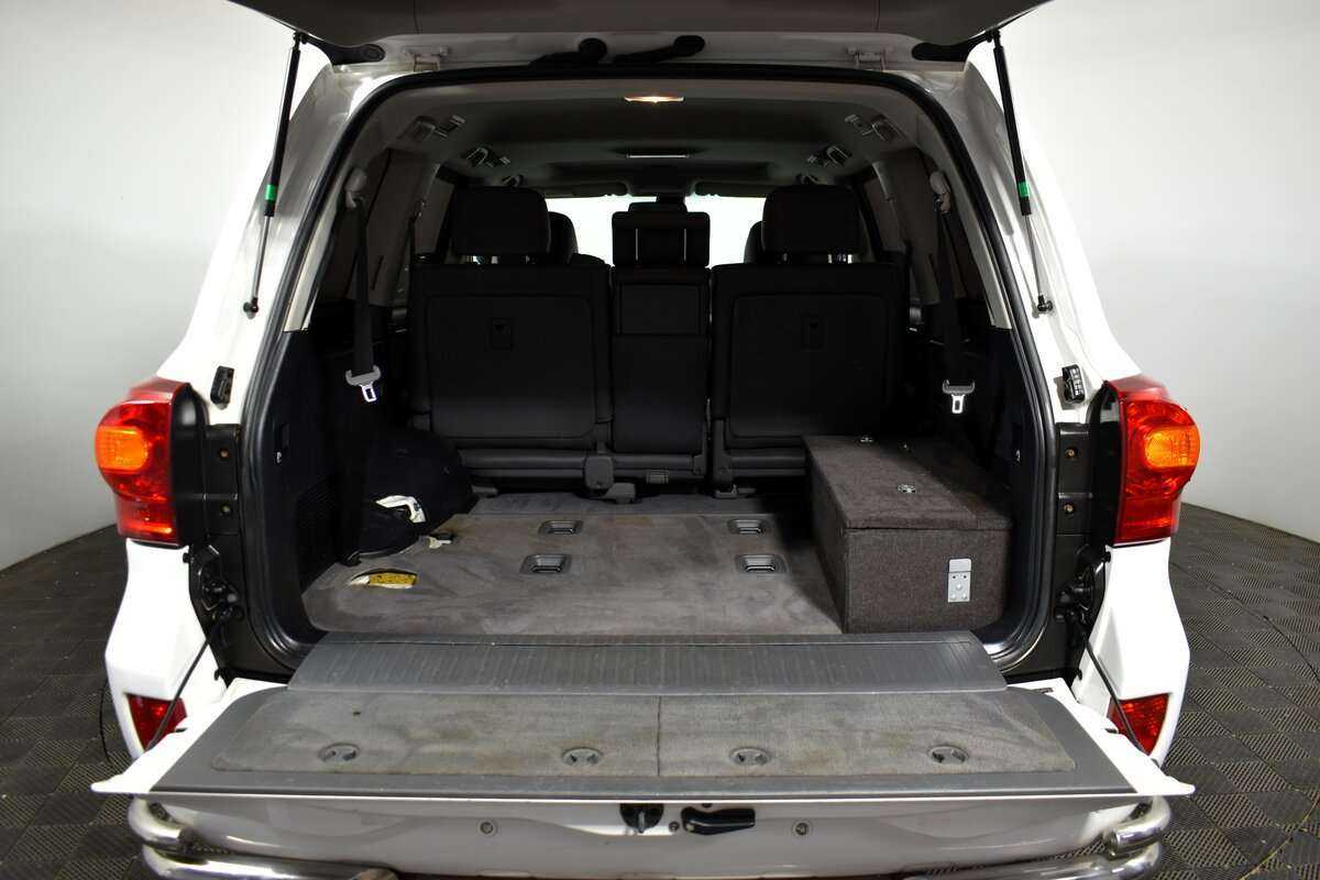 Купить Toyota Land Cruiser с пробегом. Фото: #4