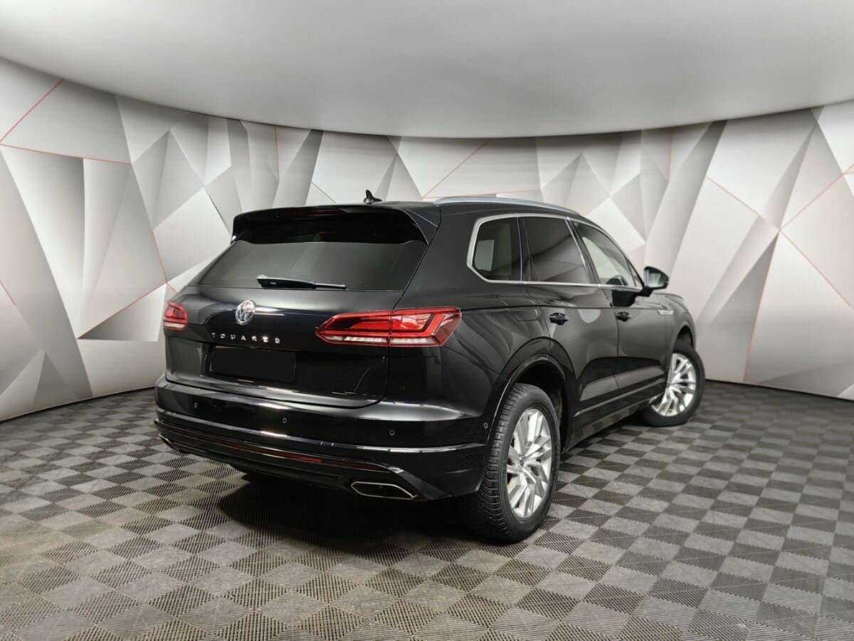 Купить Volkswagen Touareg с пробегом. Фото: #1