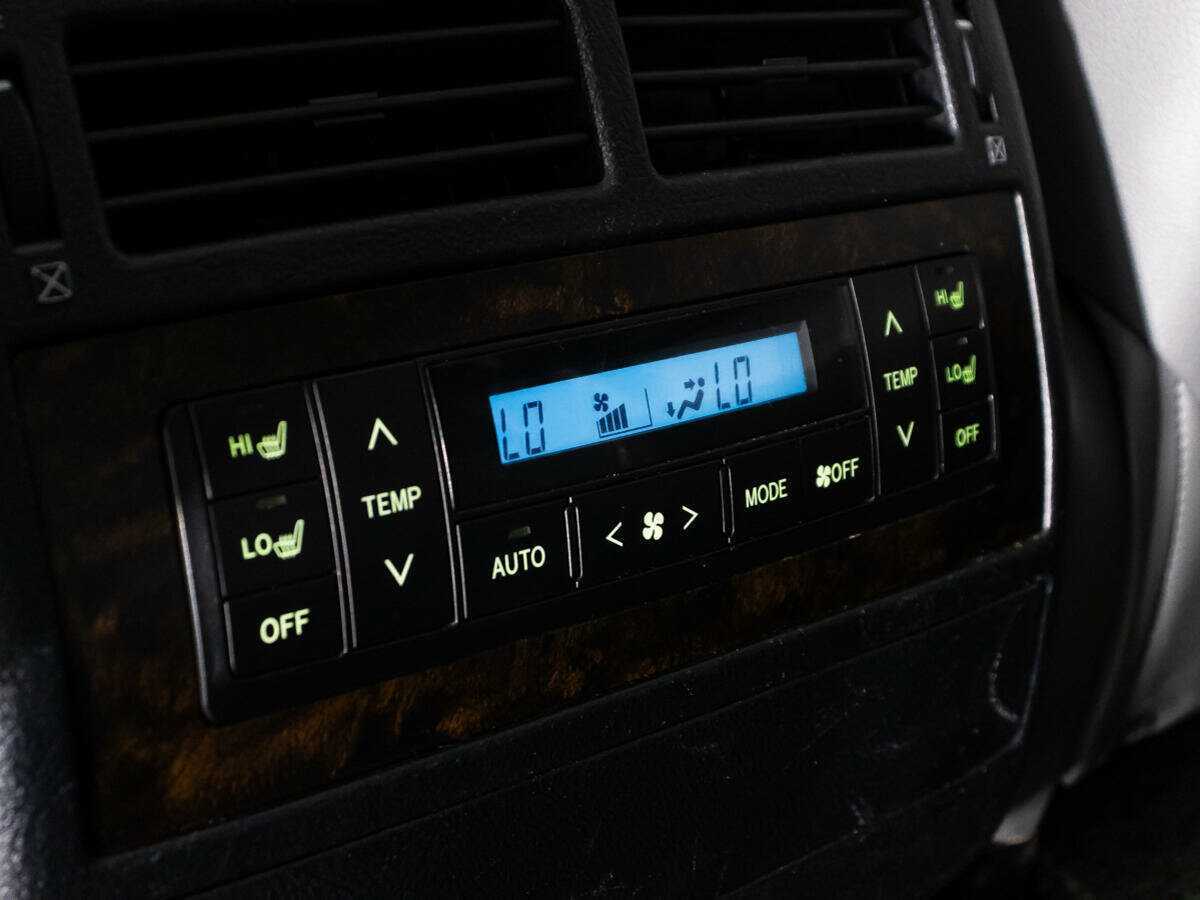 Купить Toyota Land Cruiser с пробегом. Фото: #18