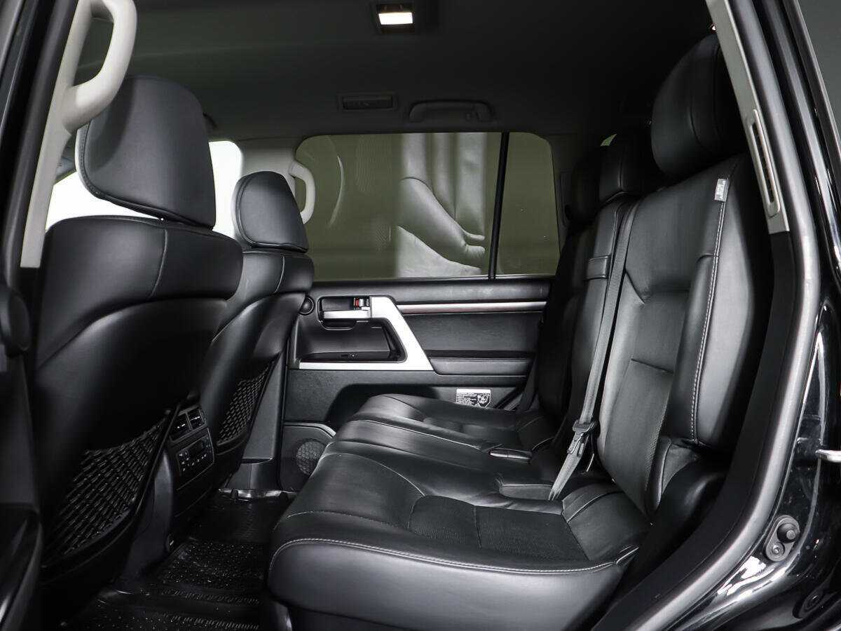 Купить Toyota Land Cruiser с пробегом. Фото: #8