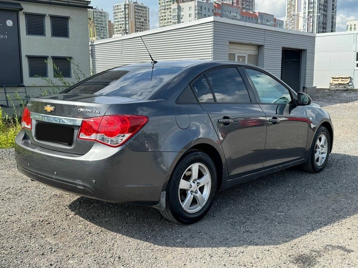 Купить Chevrolet Cruze с пробегом. Фото: #2
