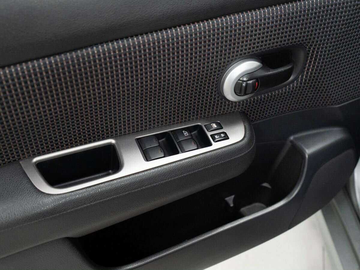 Купить Nissan Tiida с пробегом. Фото: #16