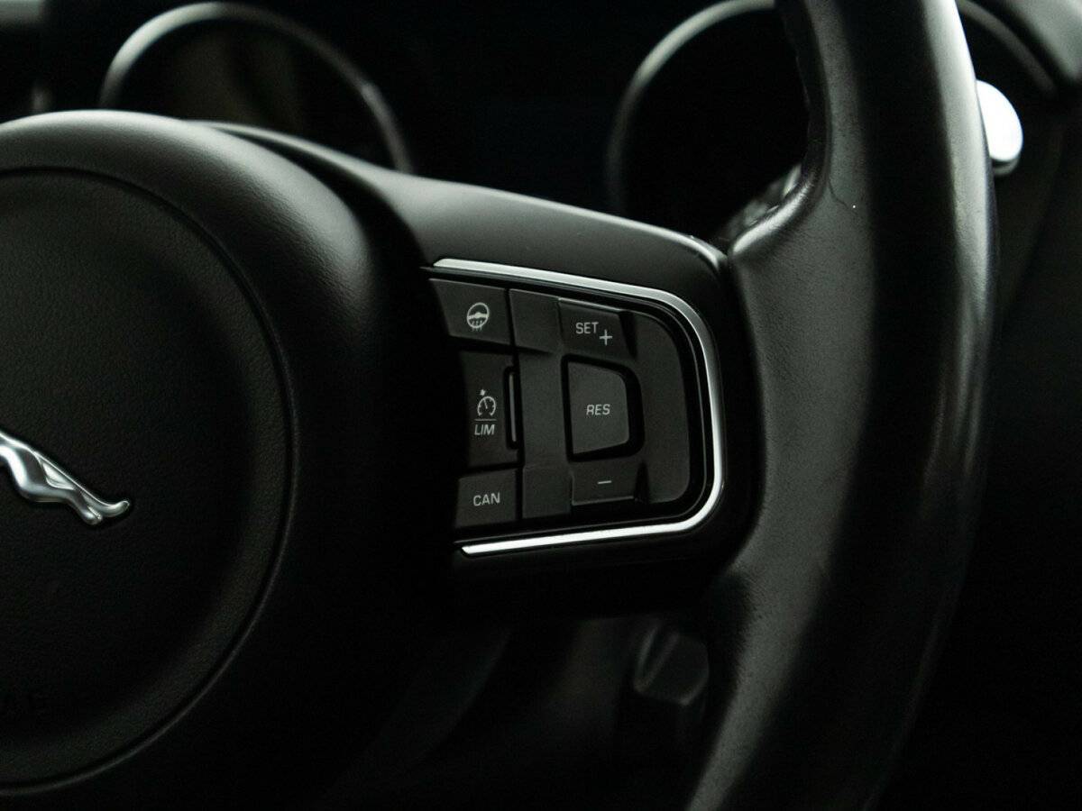 Купить Jaguar XE с пробегом. Фото: #19