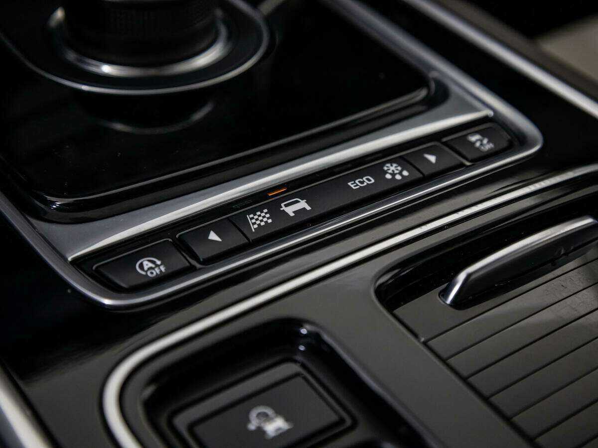 Купить Jaguar XE с пробегом. Фото: #15