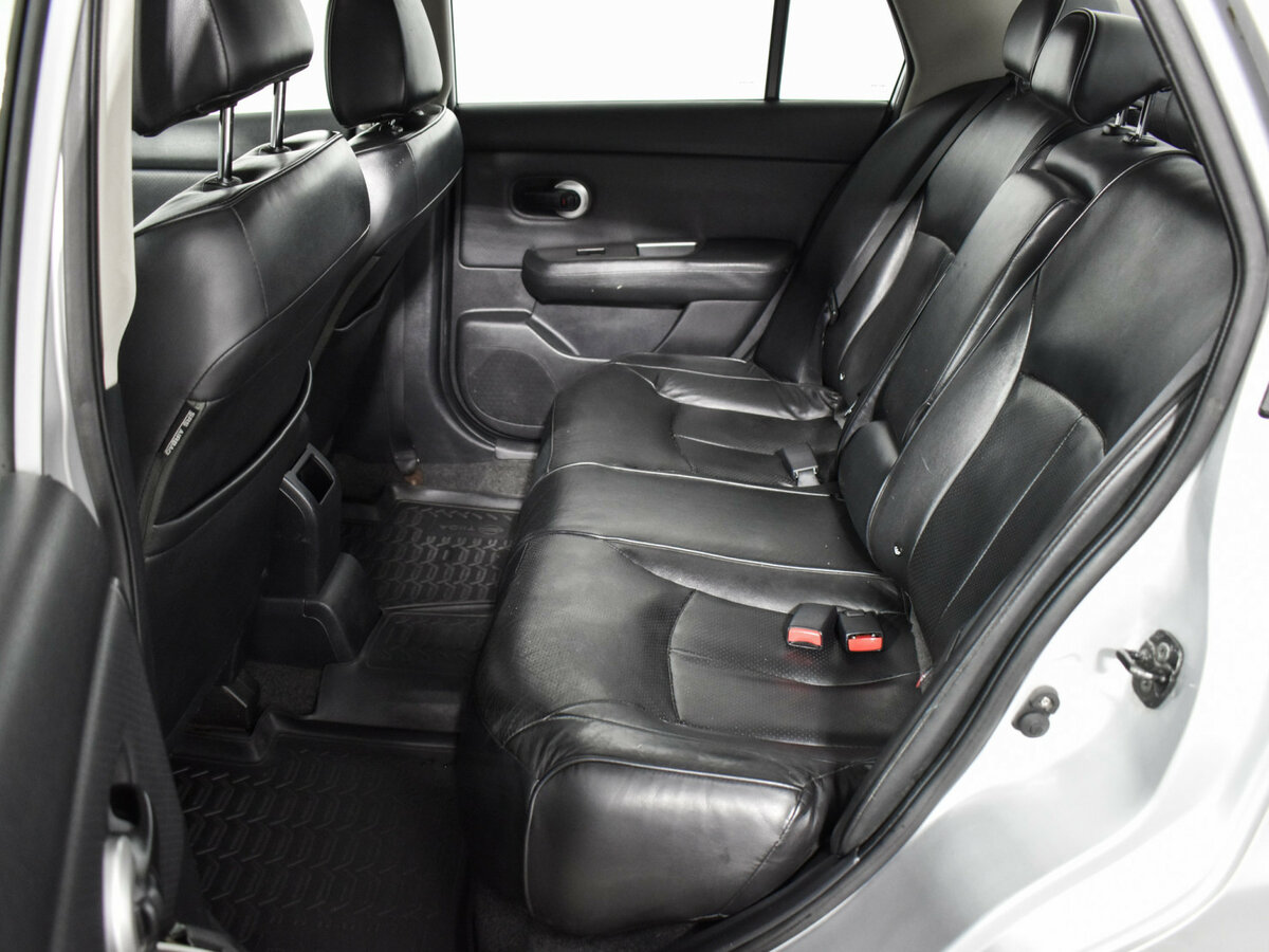 Купить Nissan Tiida с пробегом. Фото: #10
