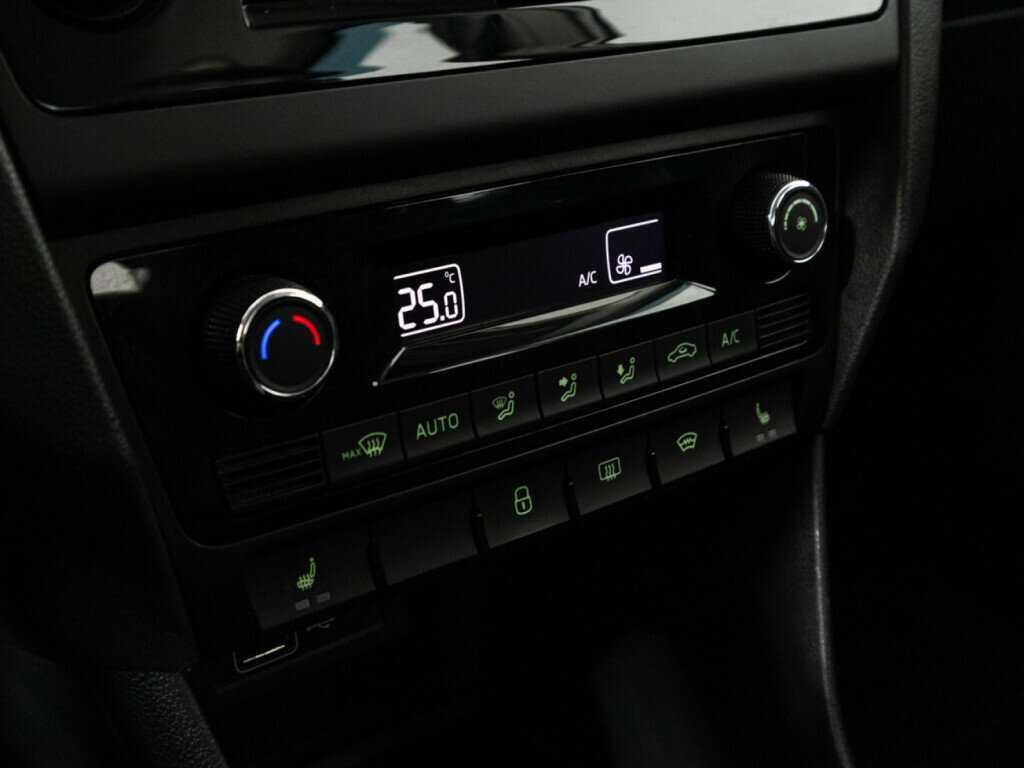 Купить Skoda Rapid с пробегом. Фото: #14