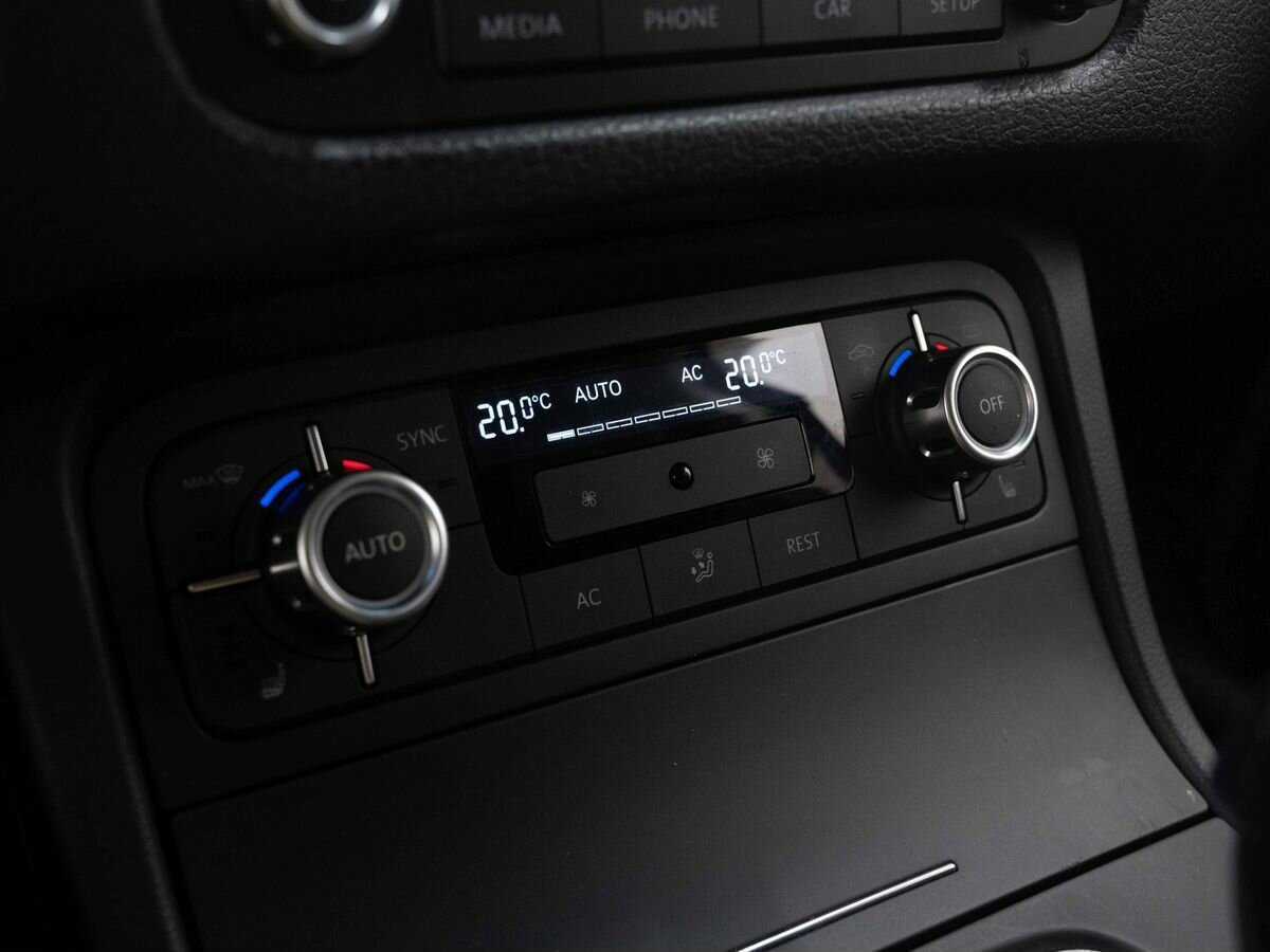 Купить Volkswagen Touareg с пробегом. Фото: #21