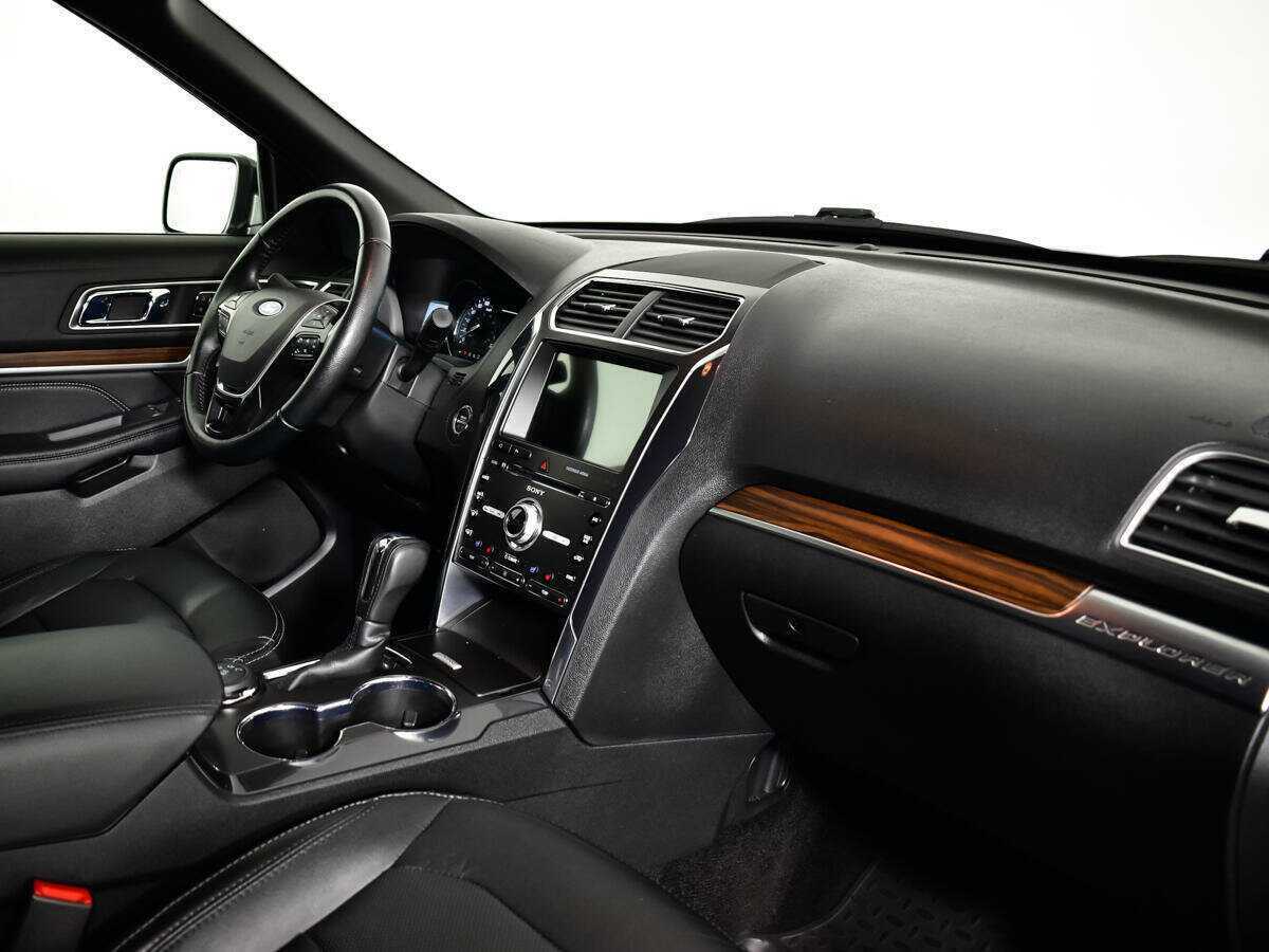 Купить Ford Explorer с пробегом. Фото: #8