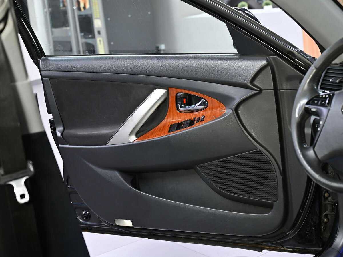 Купить Toyota Camry с пробегом. Фото: #4