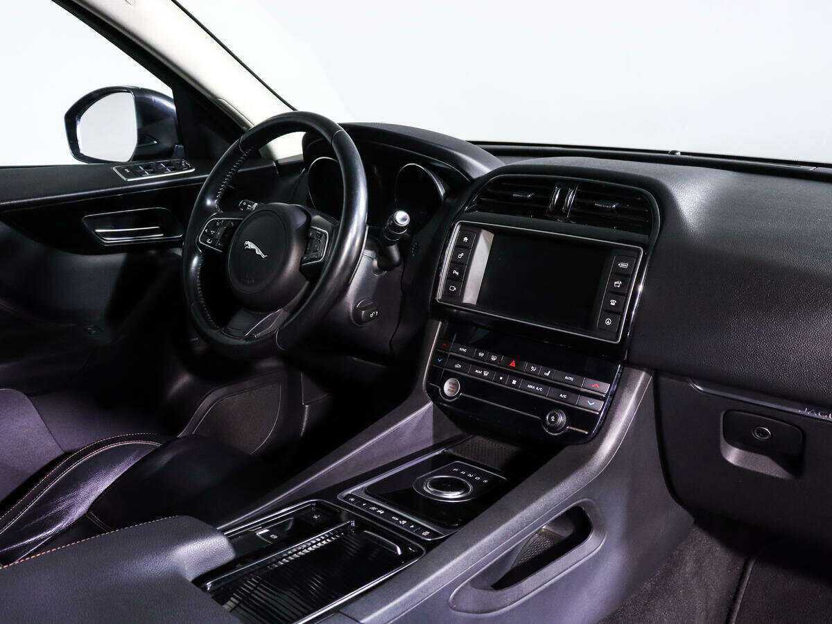 Купить Jaguar F-Pace с пробегом. Фото: #6
