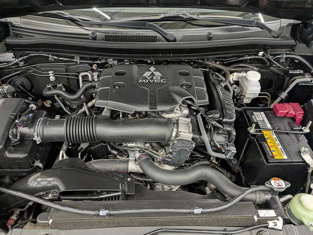 Купить Mitsubishi Montero Sport с пробегом. Фото: #8