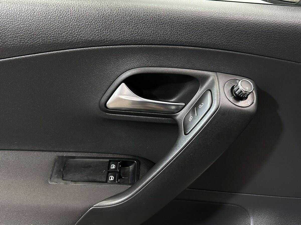 Купить Volkswagen Polo с пробегом. Фото: #13