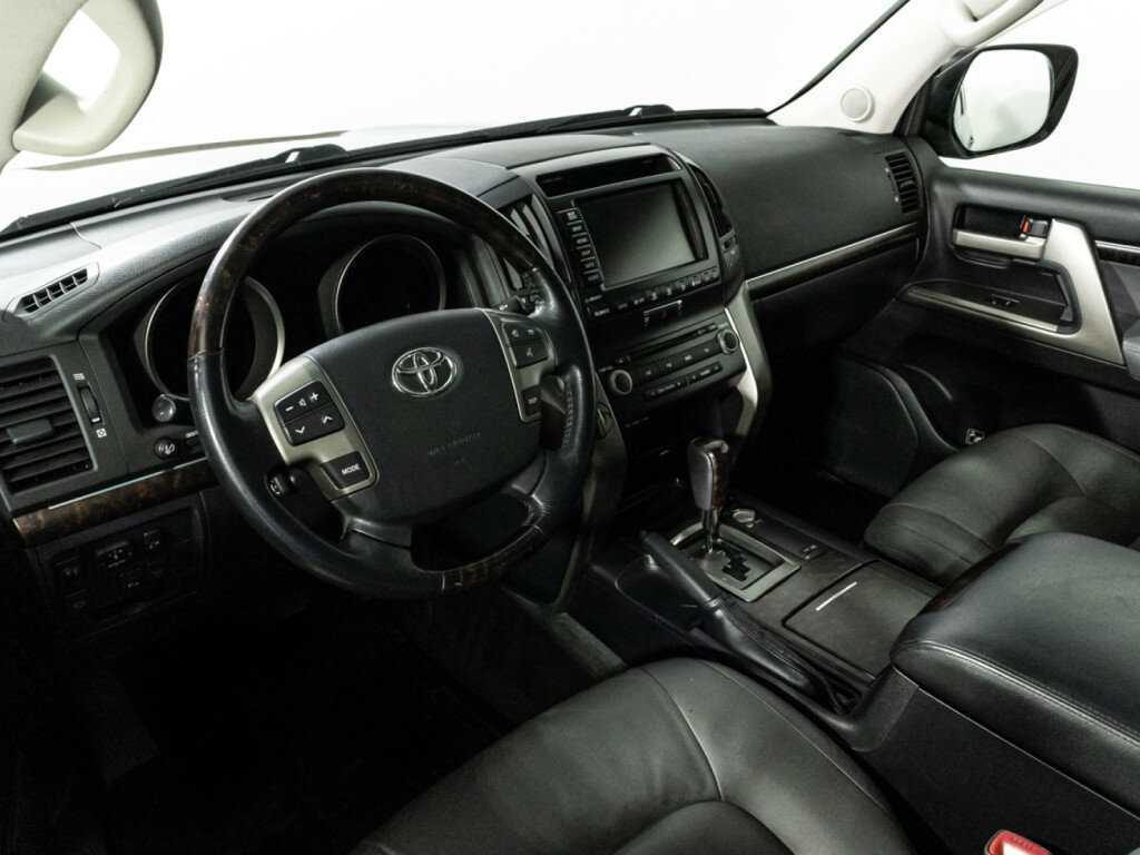 Купить Toyota Land Cruiser с пробегом. Фото: #8