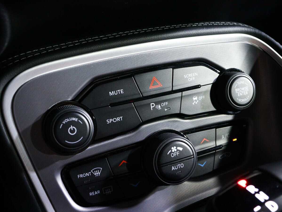 Купить Dodge Challenger с пробегом. Фото: #14