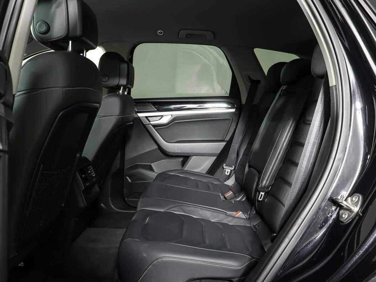 Купить Volkswagen Touareg с пробегом. Фото: #11