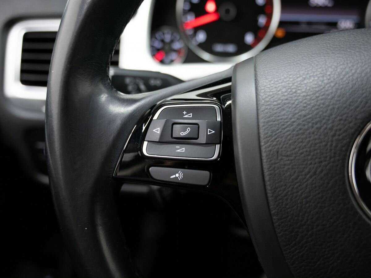 Купить Volkswagen Touareg с пробегом. Фото: #18