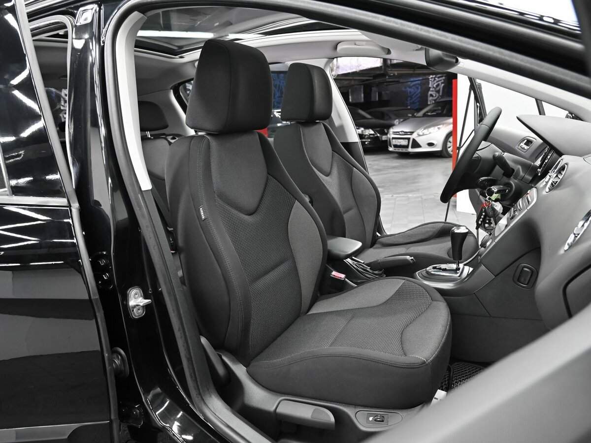 Купить Peugeot 308 с пробегом. Фото: #11
