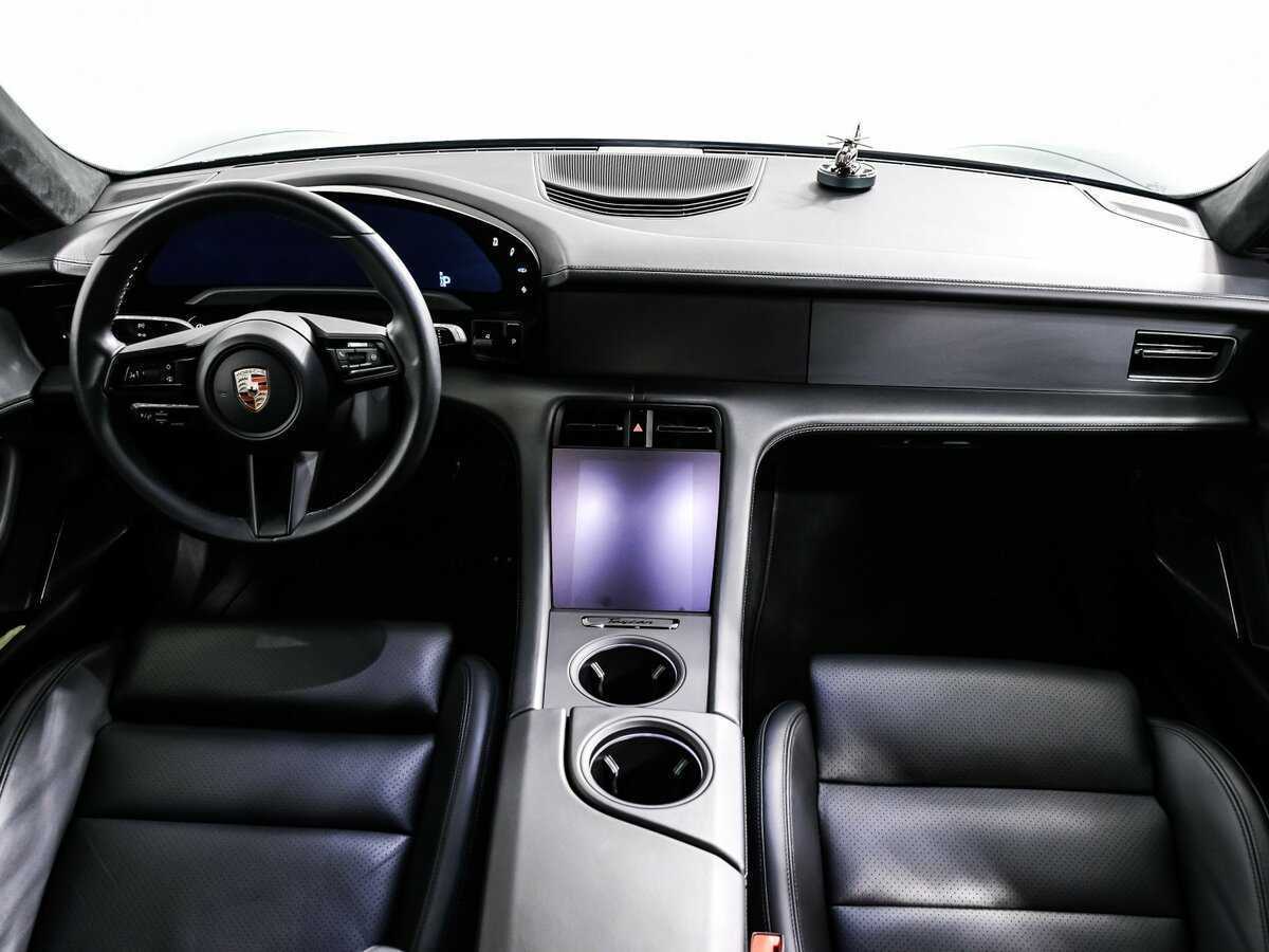 Купить Porsche Taycan с пробегом. Фото: #10