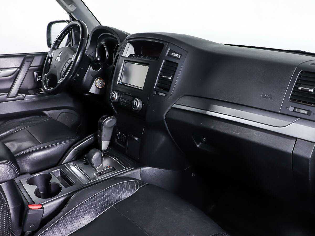 Купить Mitsubishi Pajero с пробегом. Фото: #8